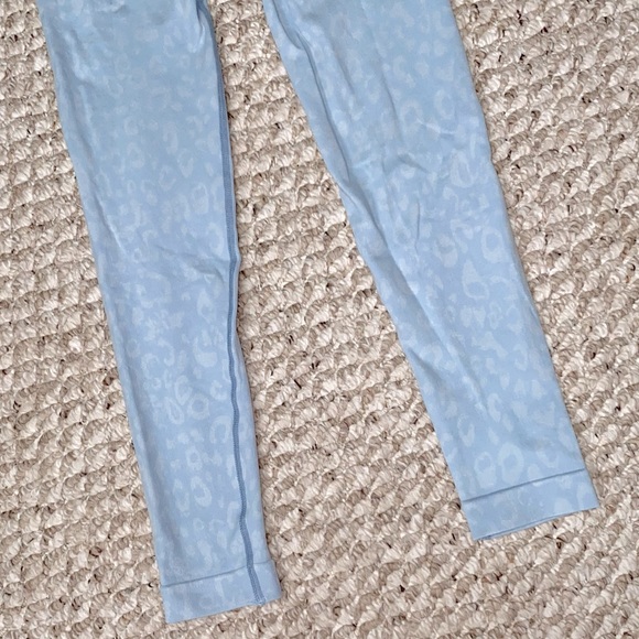 2 for $20 or 5 for $40
AMAZON BOOTY LEGGINGS - MEDIUM - Picture 5 of 7